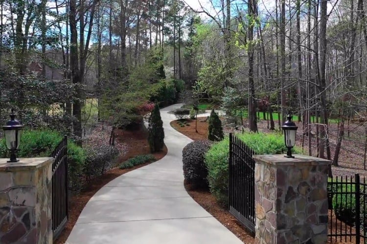 4921 Greenbreeze Ln. Holly Springs, NC 27540